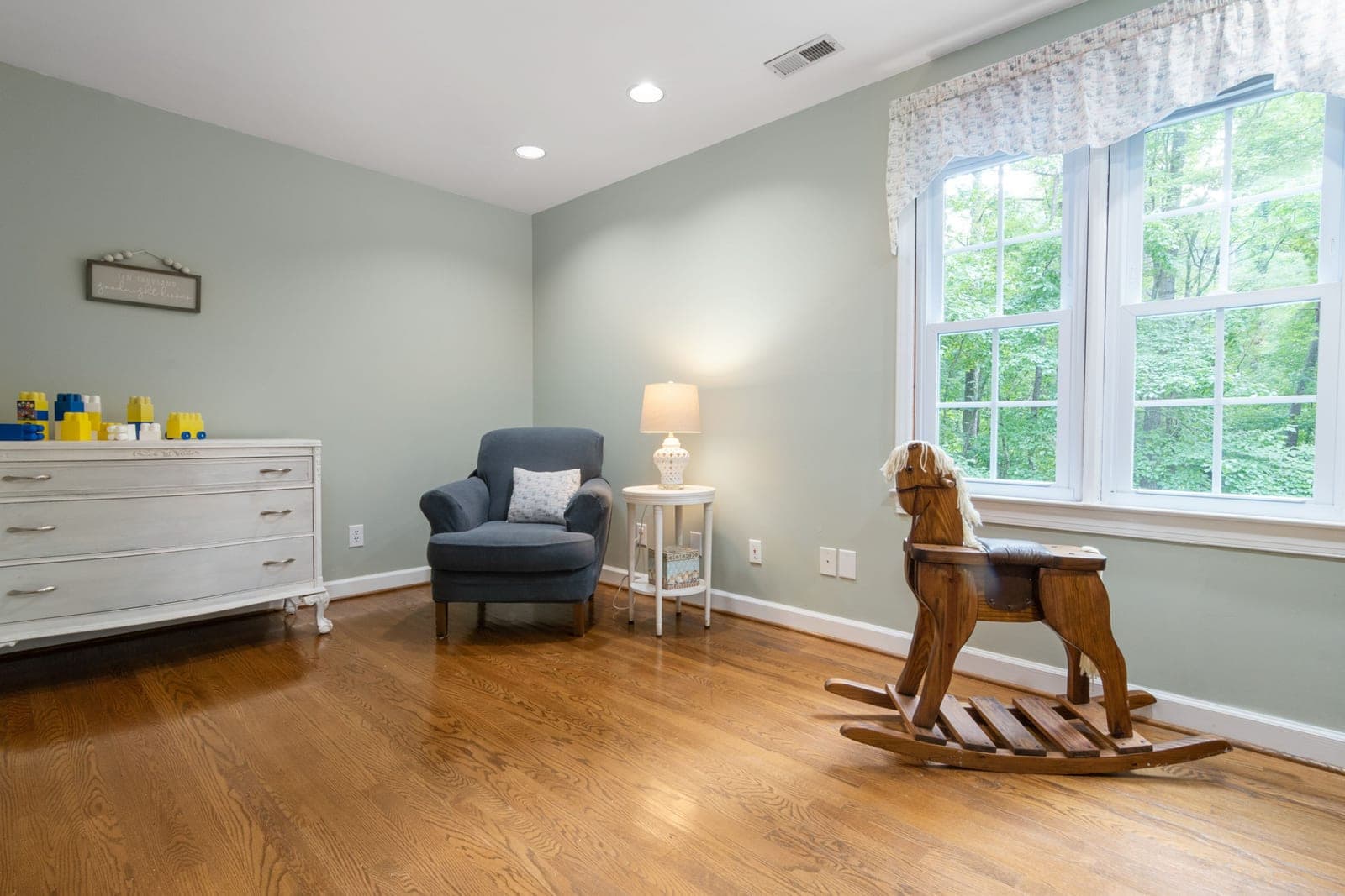 An oak hardwood floor in a room interior